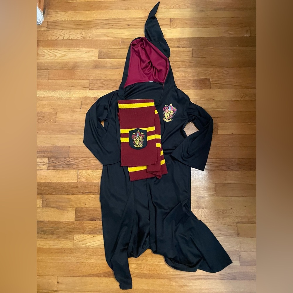 Harry Potter Gryffindor cape and scarf